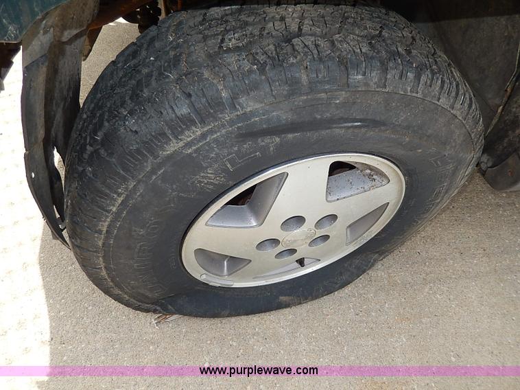 image for item H6018 1993 Jeep Grand Cherokee Laredo