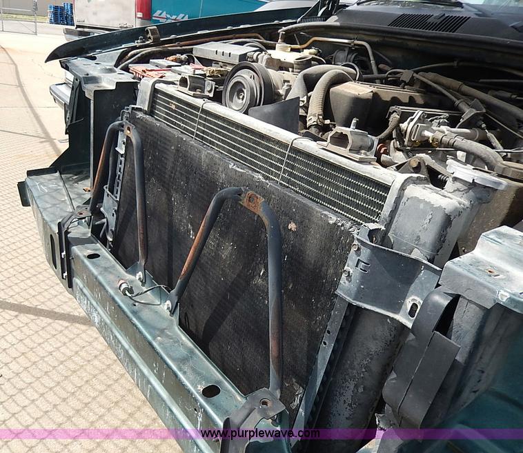 image for item H6018 1993 Jeep Grand Cherokee Laredo