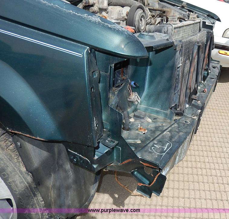 image for item H6018 1993 Jeep Grand Cherokee Laredo