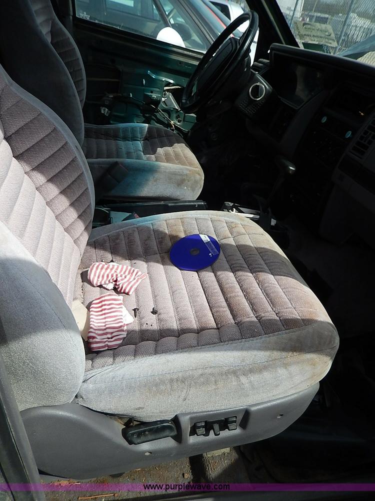 image for item H6018 1993 Jeep Grand Cherokee Laredo