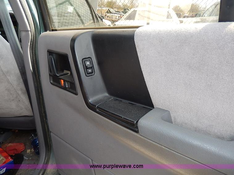 image for item H6018 1993 Jeep Grand Cherokee Laredo