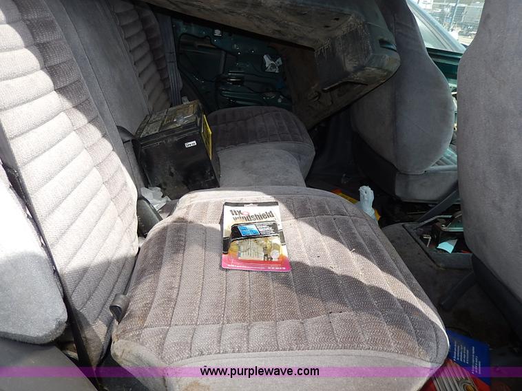 image for item H6018 1993 Jeep Grand Cherokee Laredo