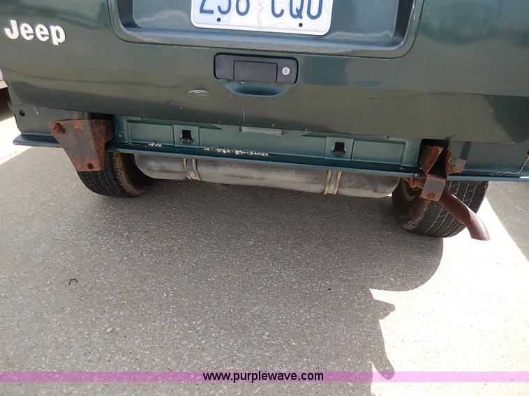 image for item H6018 1993 Jeep Grand Cherokee Laredo