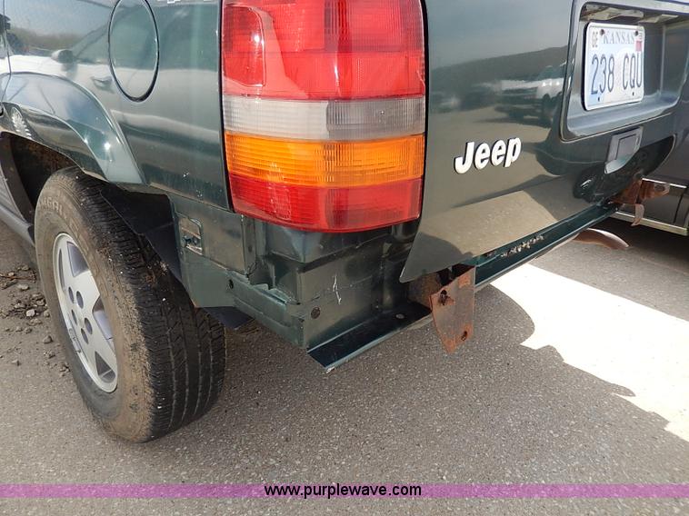 image for item H6018 1993 Jeep Grand Cherokee Laredo