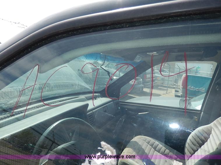 image for item H6018 1993 Jeep Grand Cherokee Laredo