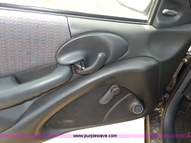 image for item H6020 2000 Pontiac Sunfire SE