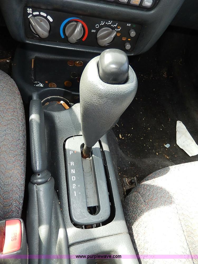 image for item H6020 2000 Pontiac Sunfire SE