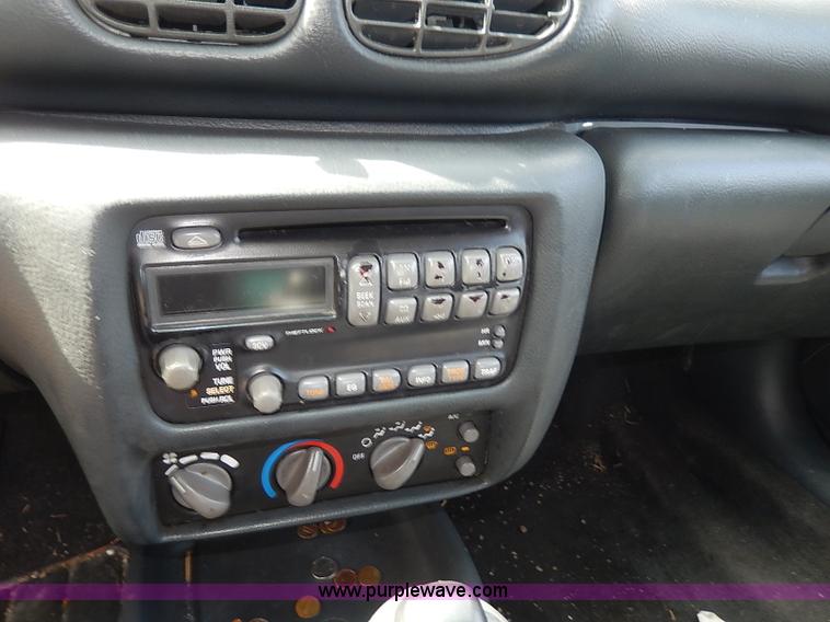 image for item H6020 2000 Pontiac Sunfire SE