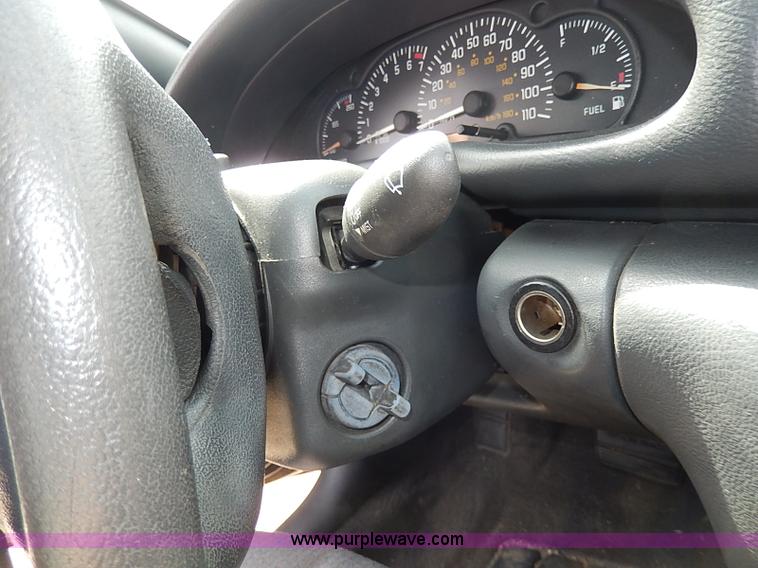 image for item H6020 2000 Pontiac Sunfire SE