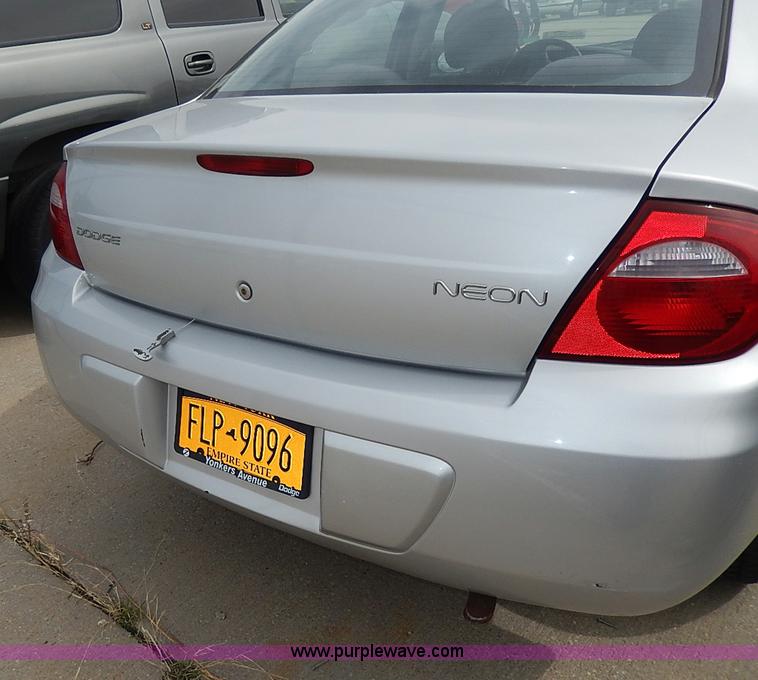 image for item H6040 2005 Dodge Neon SE