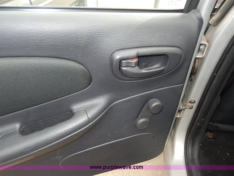 image for item H6040 2005 Dodge Neon SE