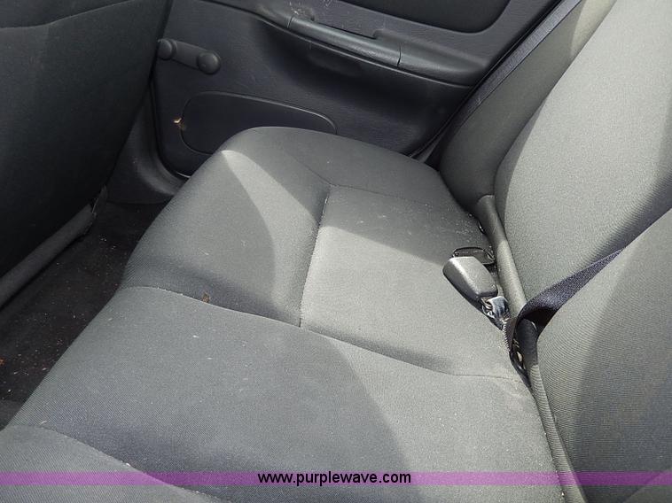 image for item H6040 2005 Dodge Neon SE