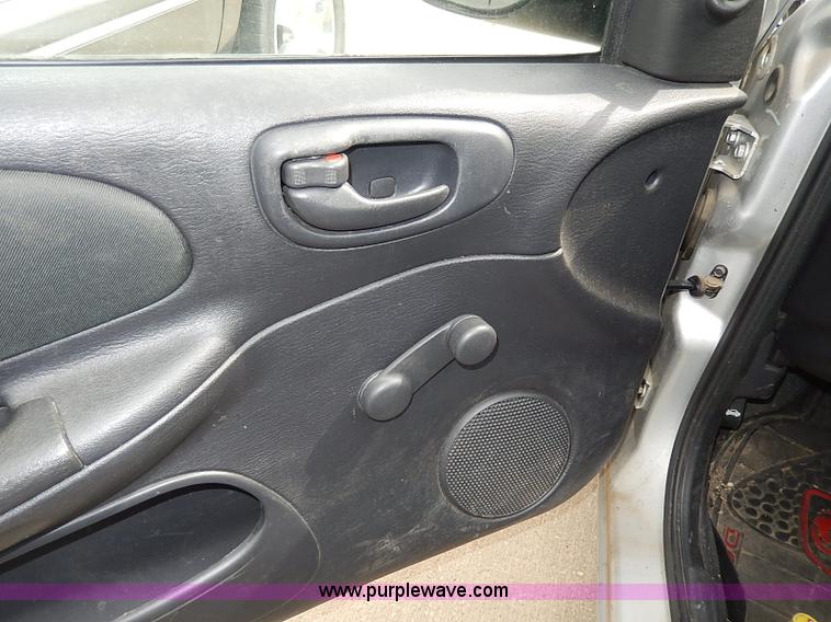 image for item H6040 2005 Dodge Neon SE