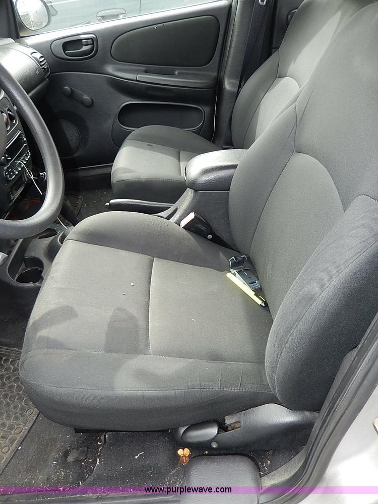 image for item H6040 2005 Dodge Neon SE