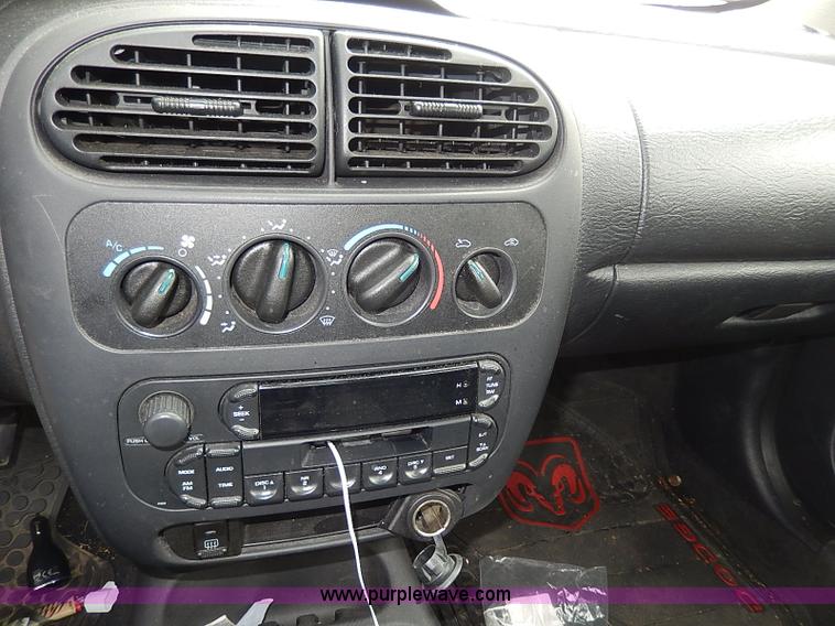 image for item H6040 2005 Dodge Neon SE