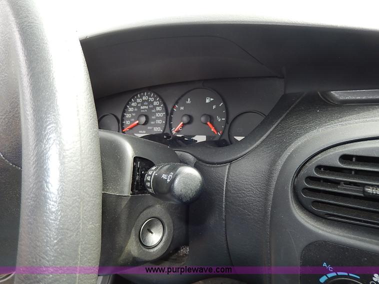 image for item H6040 2005 Dodge Neon SE