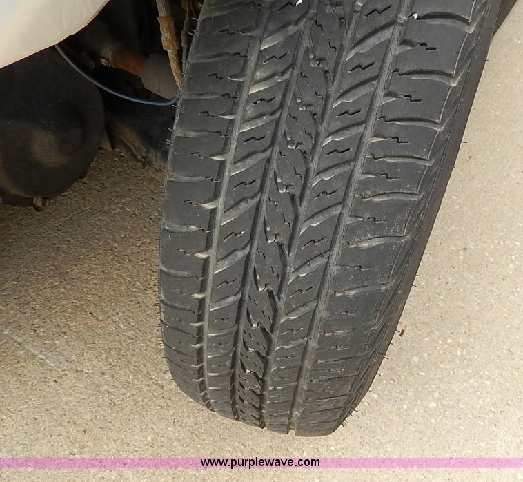 image for item H6040 2005 Dodge Neon SE