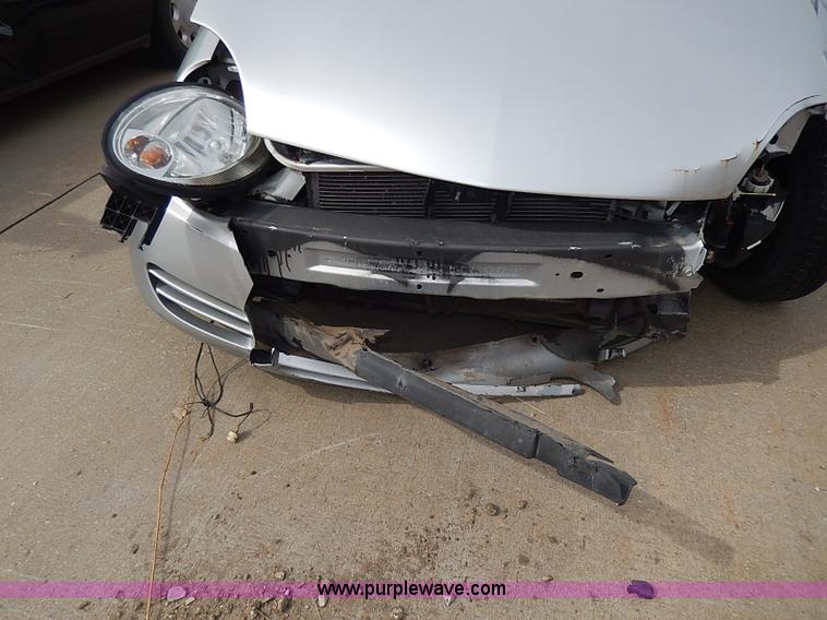 image for item H6040 2005 Dodge Neon SE