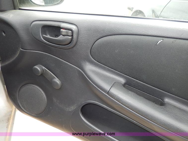 image for item H6040 2005 Dodge Neon SE