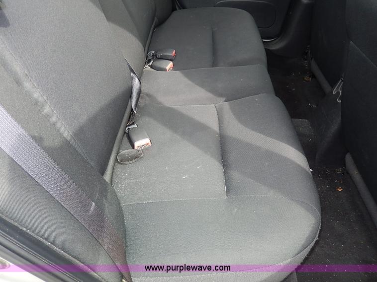 image for item H6040 2005 Dodge Neon SE