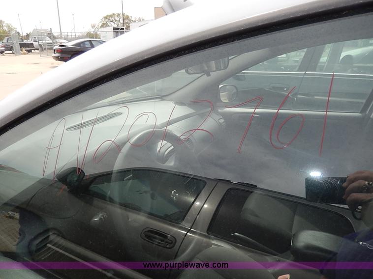 image for item H6040 2005 Dodge Neon SE