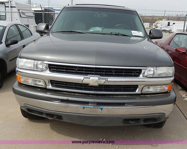 image for item H6042 2000 Chevrolet Suburban 1500