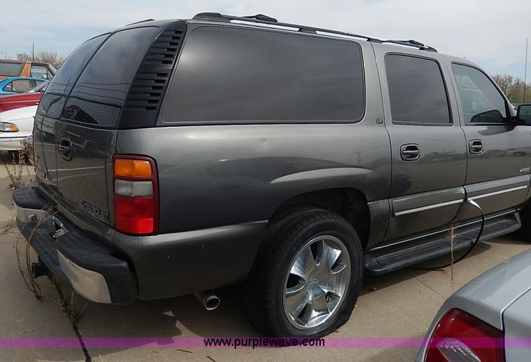 image for item H6042 2000 Chevrolet Suburban 1500