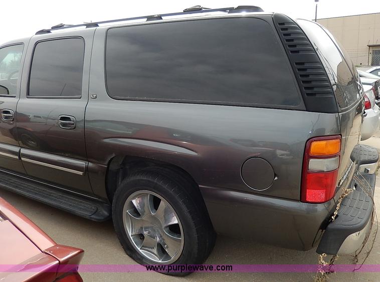 image for item H6042 2000 Chevrolet Suburban 1500