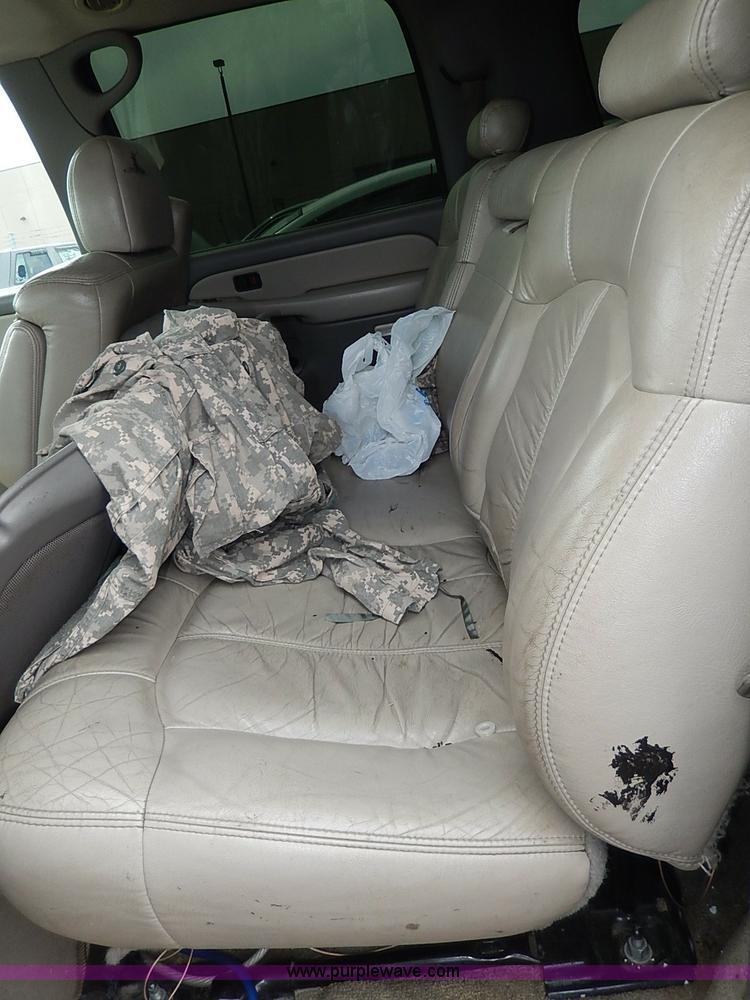 image for item H6042 2000 Chevrolet Suburban 1500