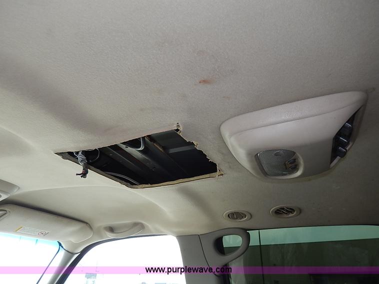 image for item H6042 2000 Chevrolet Suburban 1500