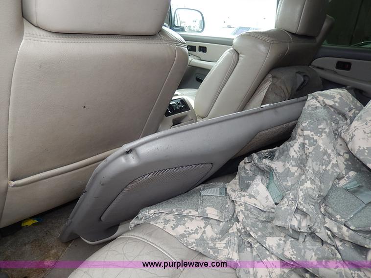 image for item H6042 2000 Chevrolet Suburban 1500