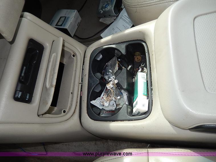 image for item H6042 2000 Chevrolet Suburban 1500