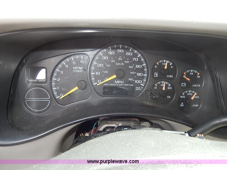 image for item H6042 2000 Chevrolet Suburban 1500