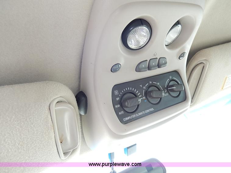 image for item H6042 2000 Chevrolet Suburban 1500