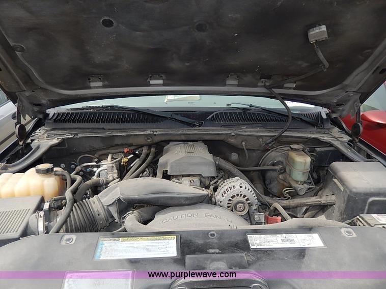 image for item H6042 2000 Chevrolet Suburban 1500