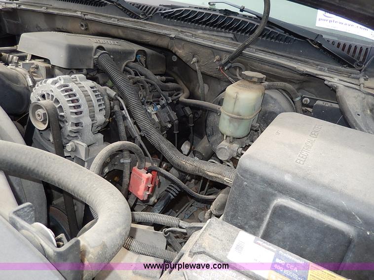 image for item H6042 2000 Chevrolet Suburban 1500