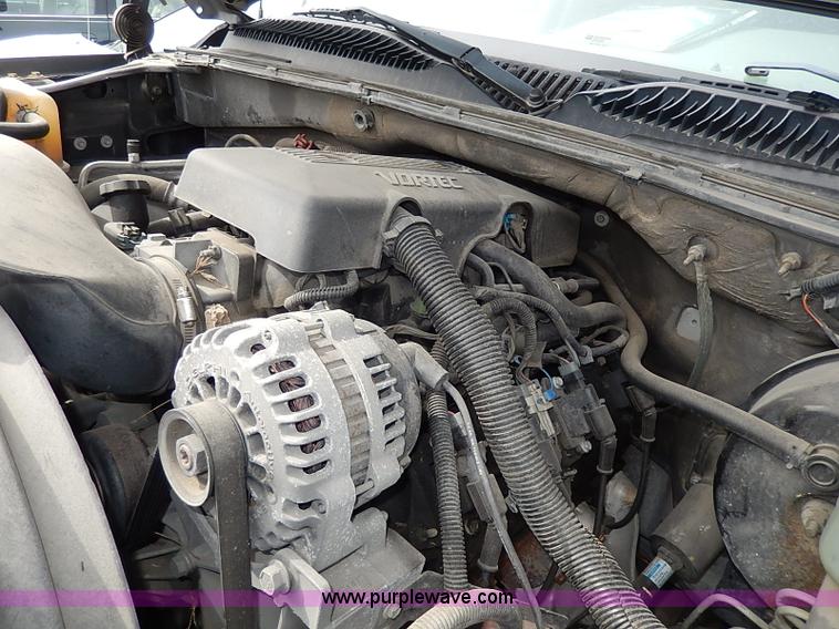 image for item H6042 2000 Chevrolet Suburban 1500