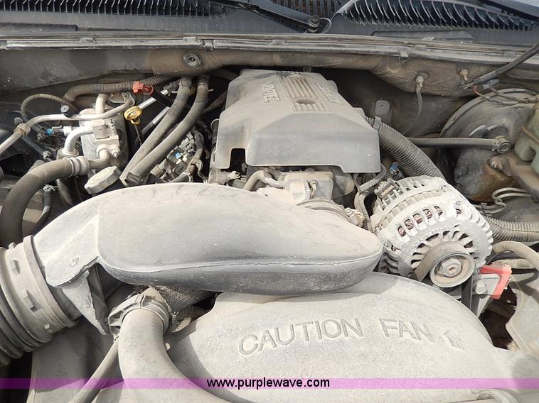 image for item H6042 2000 Chevrolet Suburban 1500