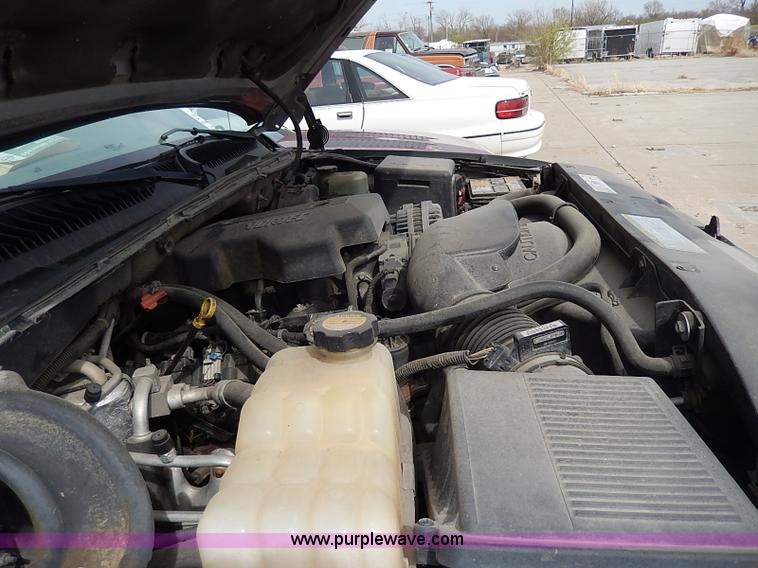 image for item H6042 2000 Chevrolet Suburban 1500