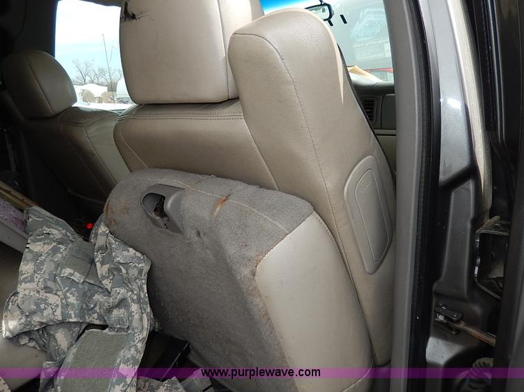 image for item H6042 2000 Chevrolet Suburban 1500