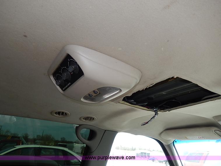 image for item H6042 2000 Chevrolet Suburban 1500