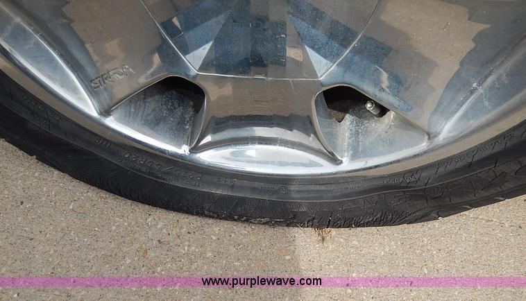 image for item H6042 2000 Chevrolet Suburban 1500