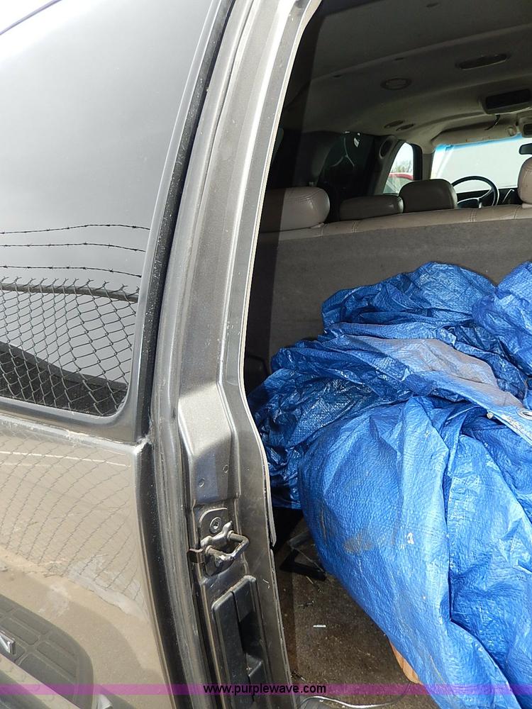 image for item H6042 2000 Chevrolet Suburban 1500