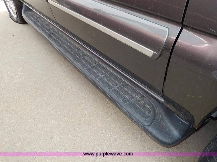 image for item H6042 2000 Chevrolet Suburban 1500