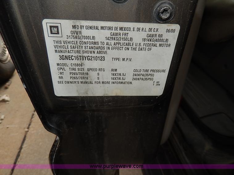 image for item H6042 2000 Chevrolet Suburban 1500