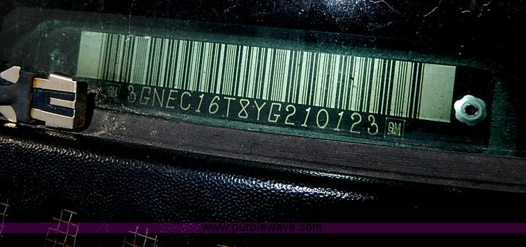 image for item H6042 2000 Chevrolet Suburban 1500