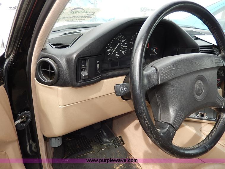 image for item H6044 1990 BMW 525i