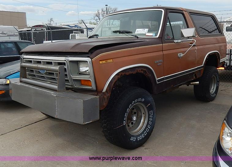 image for item H6054 1982 Ford Bronco