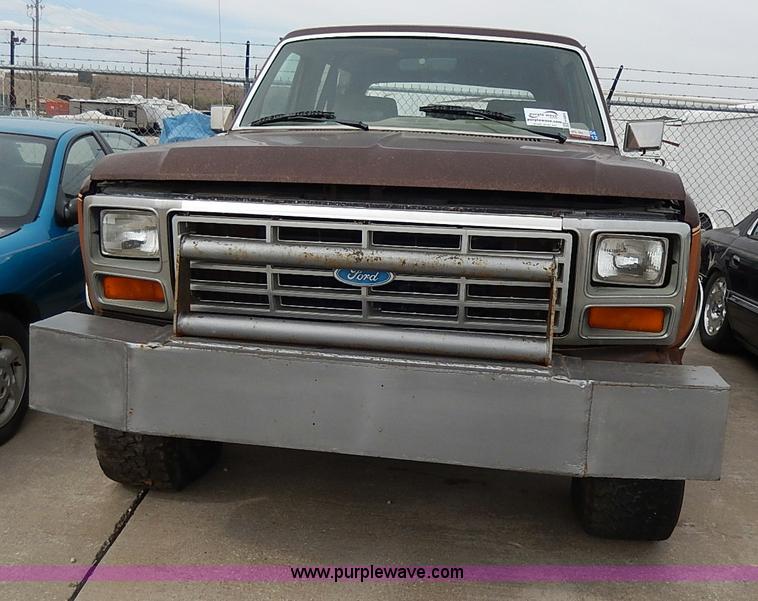 image for item H6054 1982 Ford Bronco