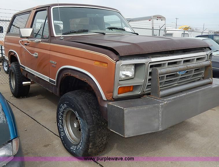 image for item H6054 1982 Ford Bronco